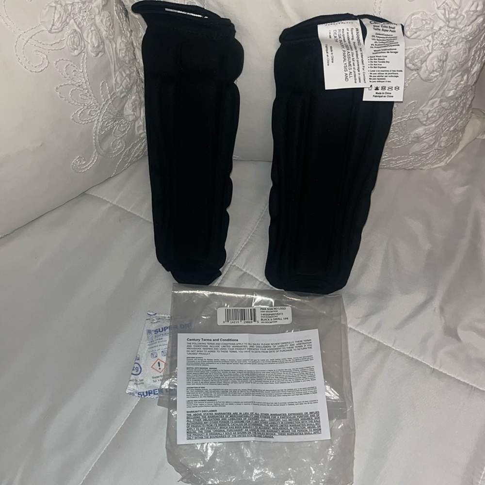 Century Kids XS Shin Pad NWT.
